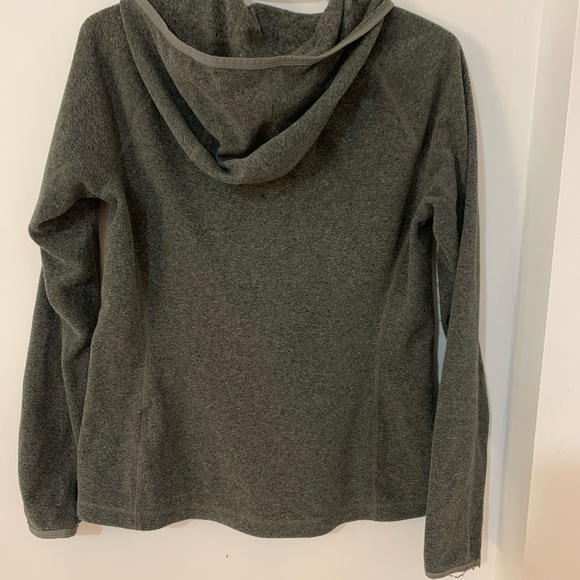 Grey zip up the north face size medium - Picture 2 of 4